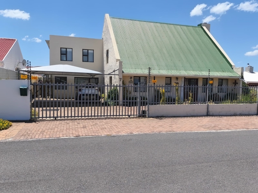 5 Bedroom Property for Sale in Perlemoenbaai Western Cape